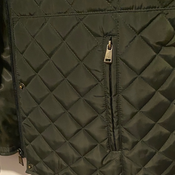 Lauren Ralph Lauren Women's quilted logo vest in dark green - Picture 6 of 11